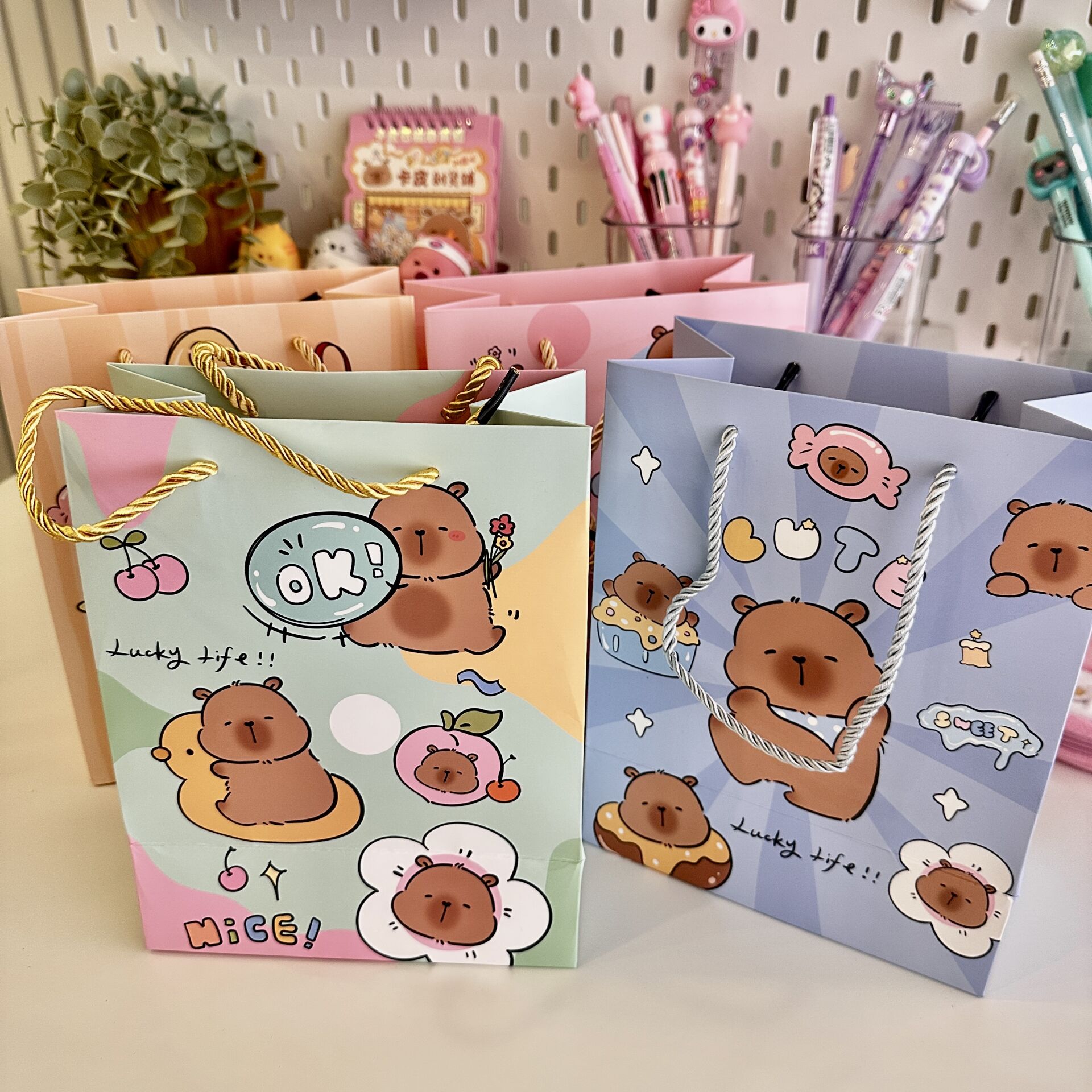 Kraft Capybara Hediye Çantası - Küçük