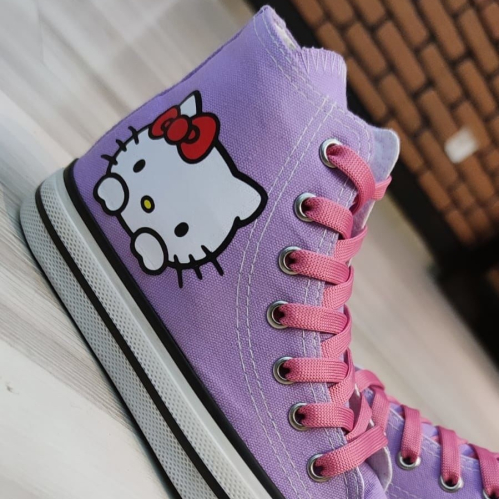 32 - Hello Kitty Sneaker Mor
